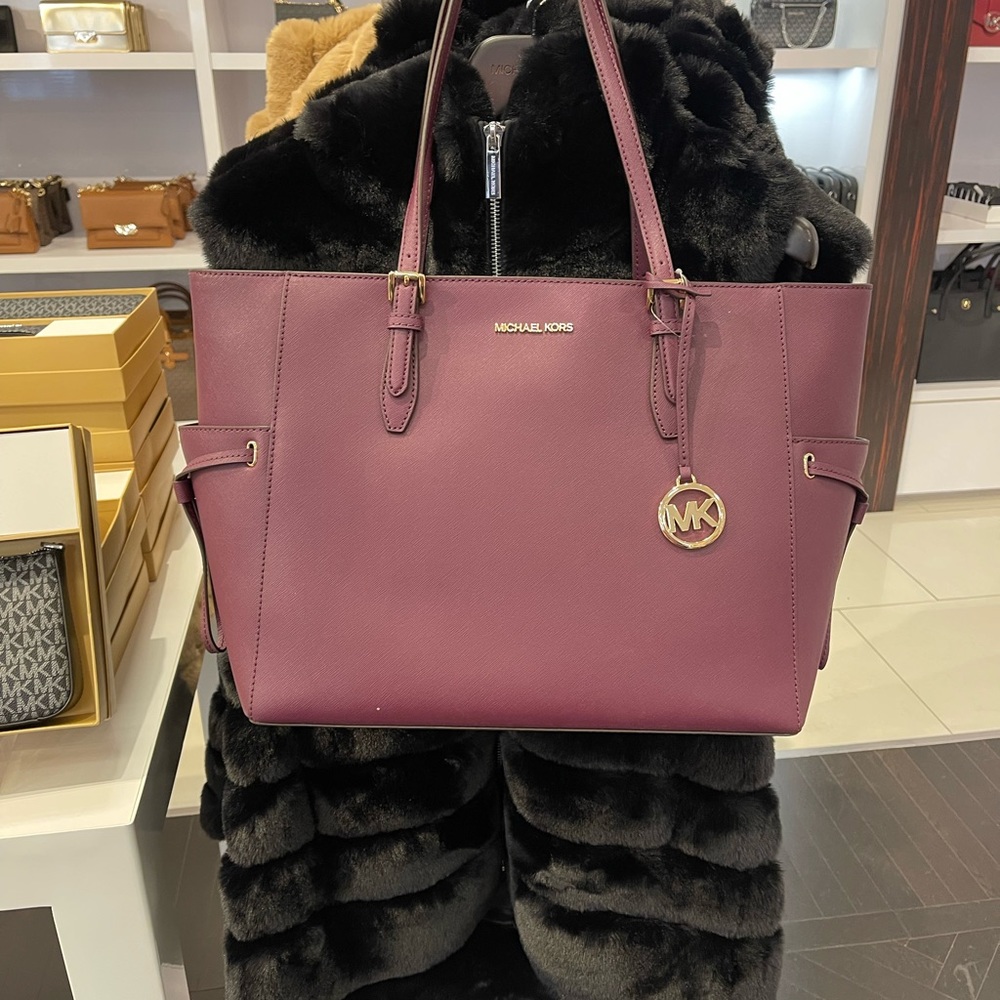 Michael Kors Gilly Large Drawstring Travel Leather Top Zip Tote 
OXBLOOD Color - Picture 5 of 16
